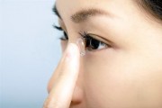 如何佩戴隐形眼镜，如何佩戴隐形眼镜视频教程
